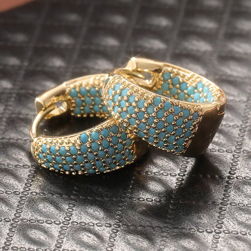 Elegantní zlaté visací náušnice s tyrkysovými perlami