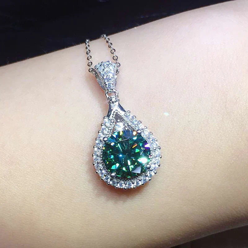 Elegantní smaragdový náhrdelník pro nadčasovou eleganci