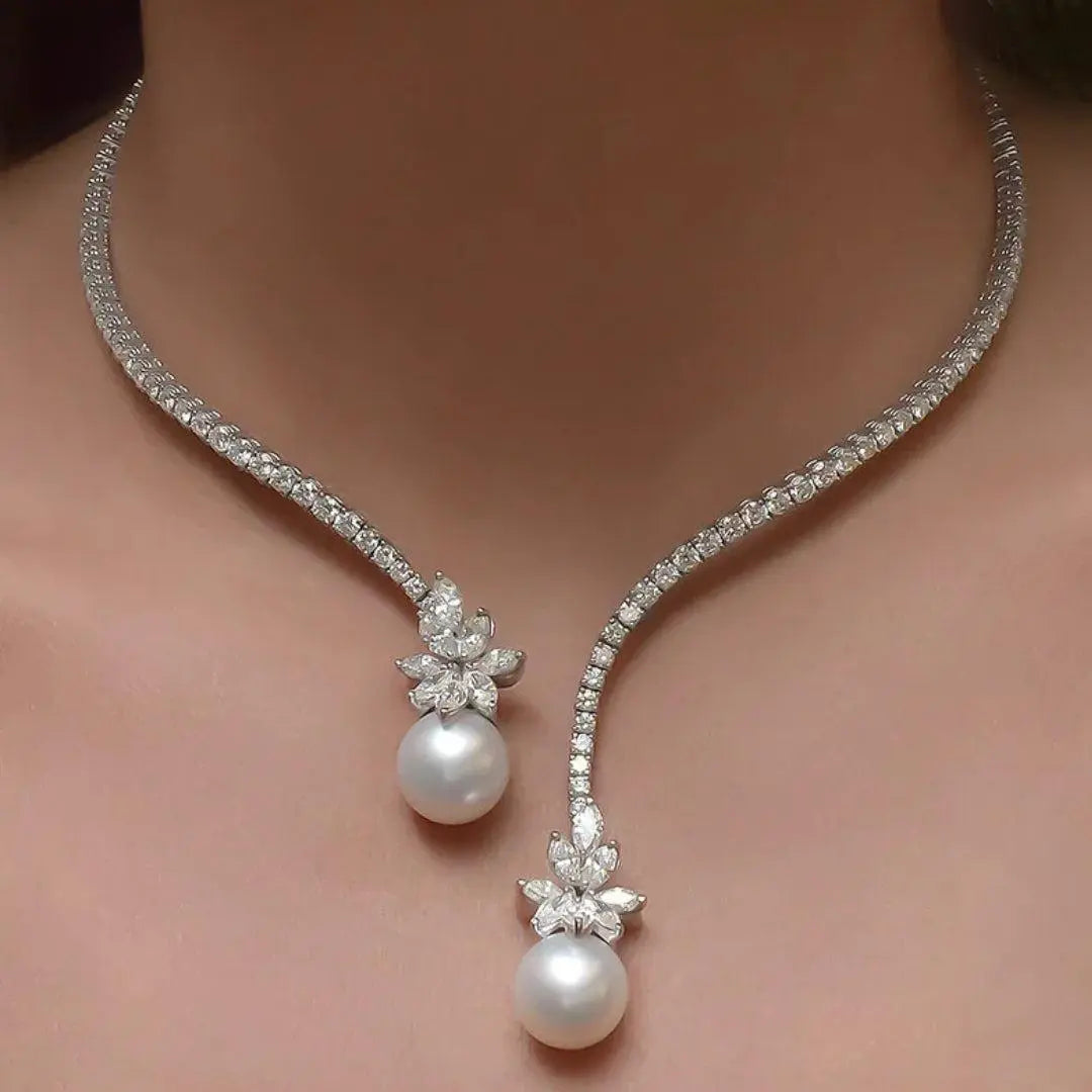Stříbrný náhrdelník s elegantními perlami