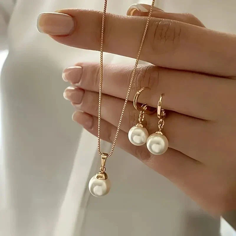 Elegantní imitace perlového setu