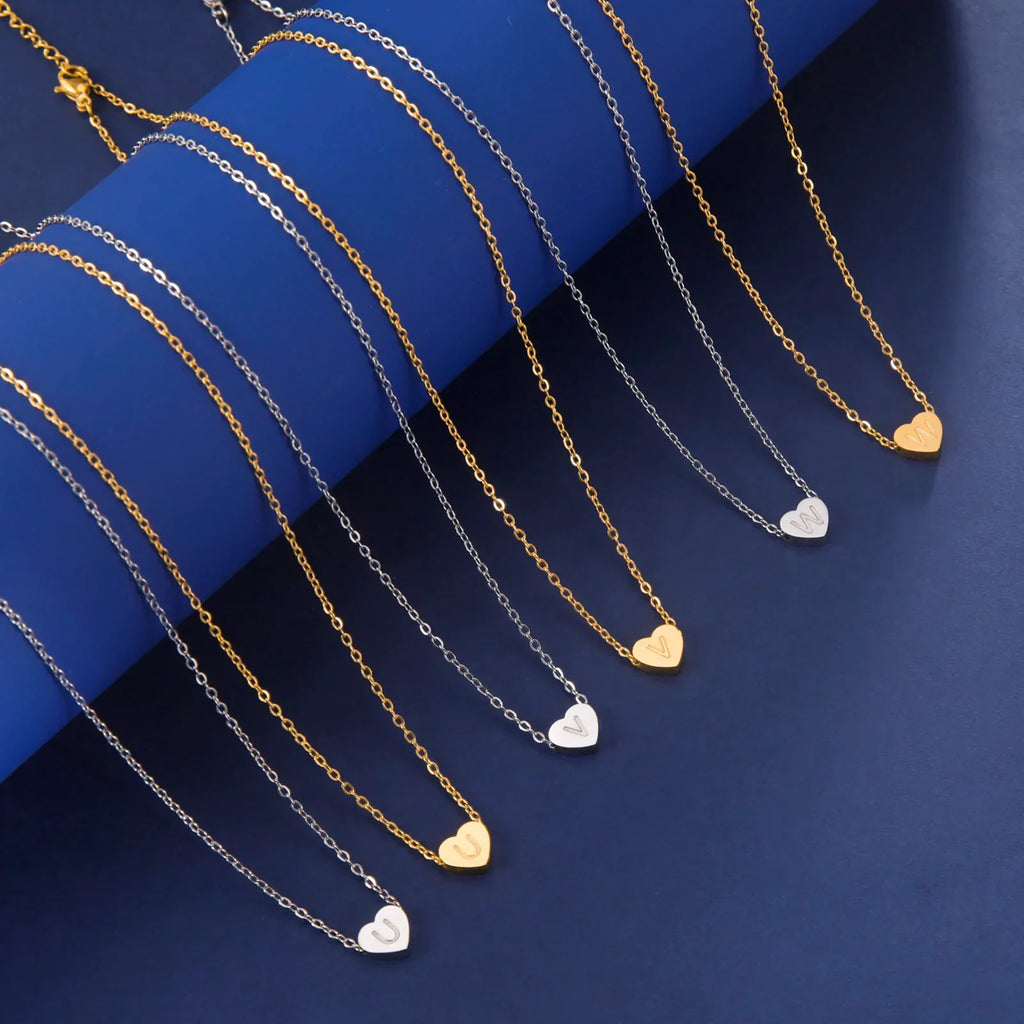 Elegantní choker náhrdelník se srdíčkem