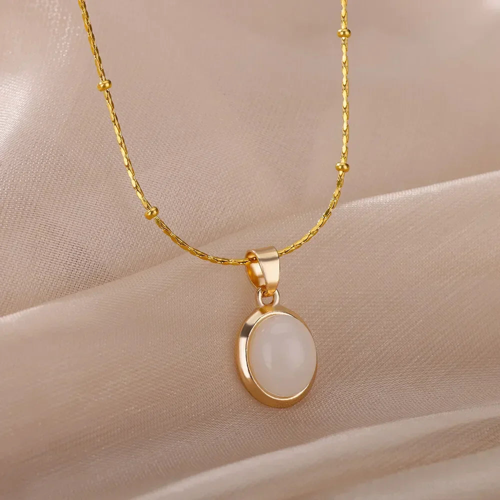 Elegantní zlatý nerezový náhrdelník s kapkovým opálovým přívěskem