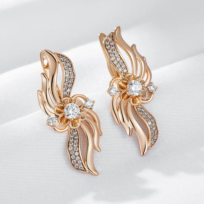 Elegantní náušnice z růžového zlata s květinovým designem