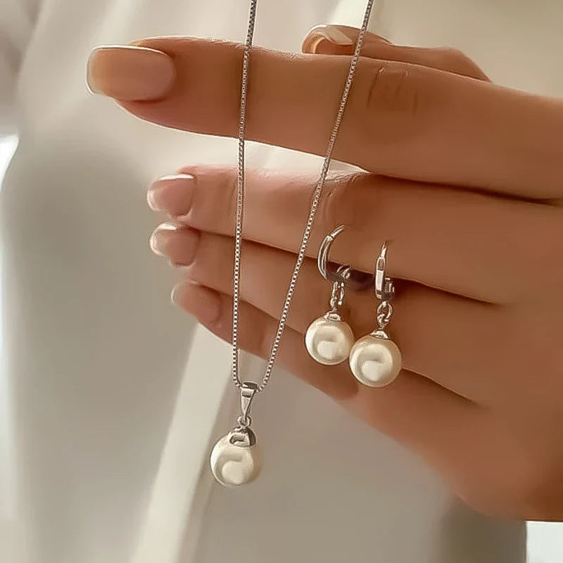 Elegantní imitace perlového setu