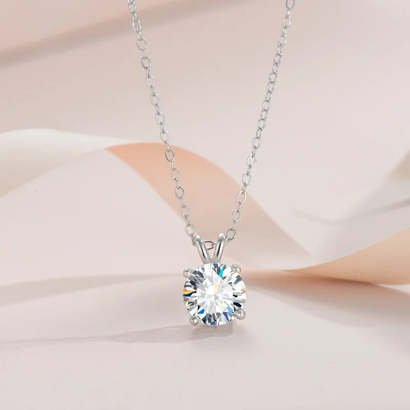 Exkluzivní stříbrný náhrdelník s moissanitovými diamanty