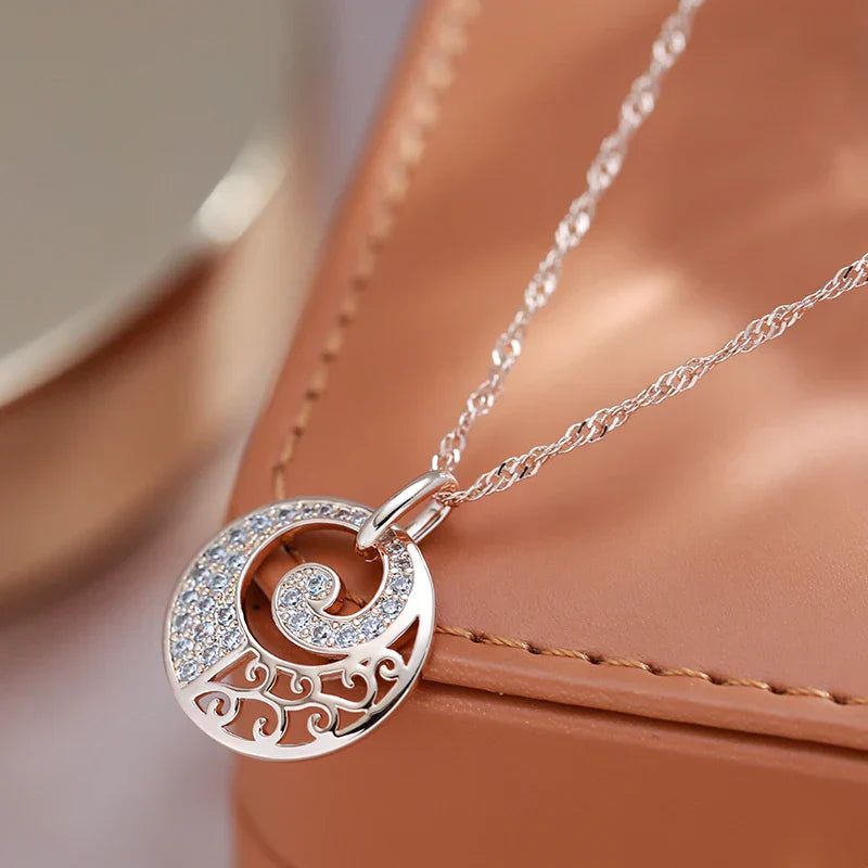 Elegantní náhrdelník z růžového zlata s krystalovými květy