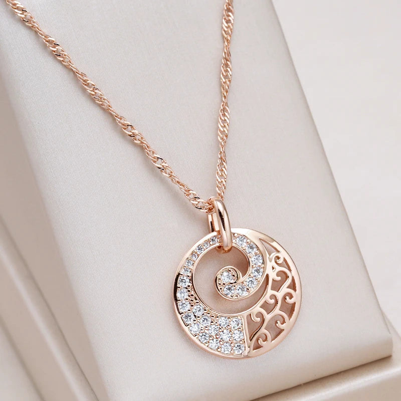 Elegantní náhrdelník z růžového zlata s krystalovými květinami