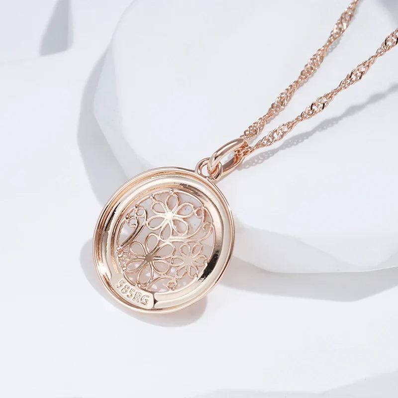 Elegantní Boho Náhrdelník s Růžově Zlatými Květinami