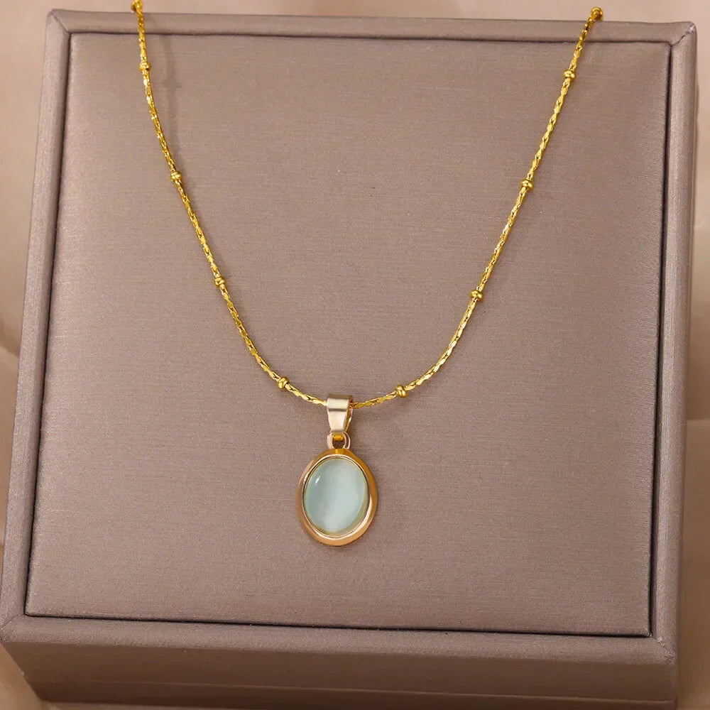 Elegantní zlatý nerezový náhrdelník s kapkovým opálovým přívěskem
