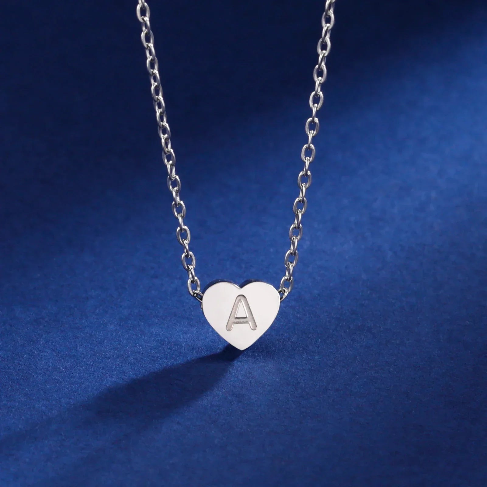 Elegantní choker náhrdelník se srdíčkem