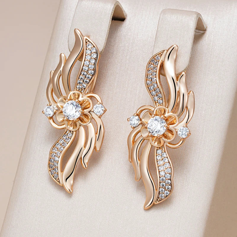Elegantní náušnice z růžového zlata s květinovým designem