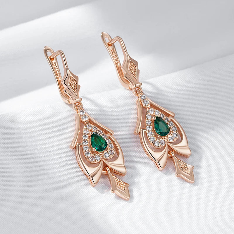 Elegantní visací náušnice z růžového zlata s krystalovými detaily
