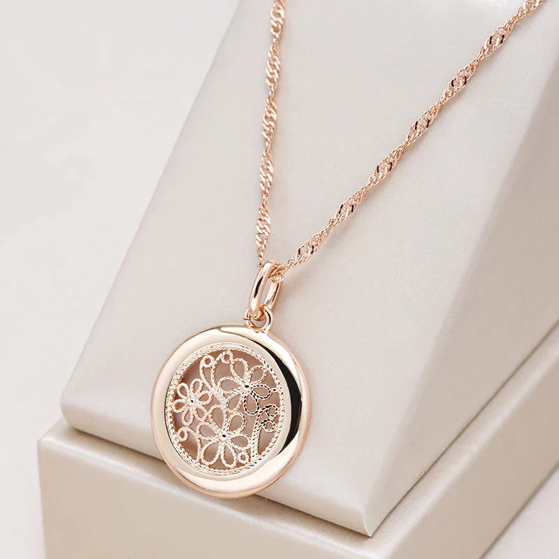 Elegantní Náhrdelník v Růžovém Zlatu s Boho Květinovým Motivem
