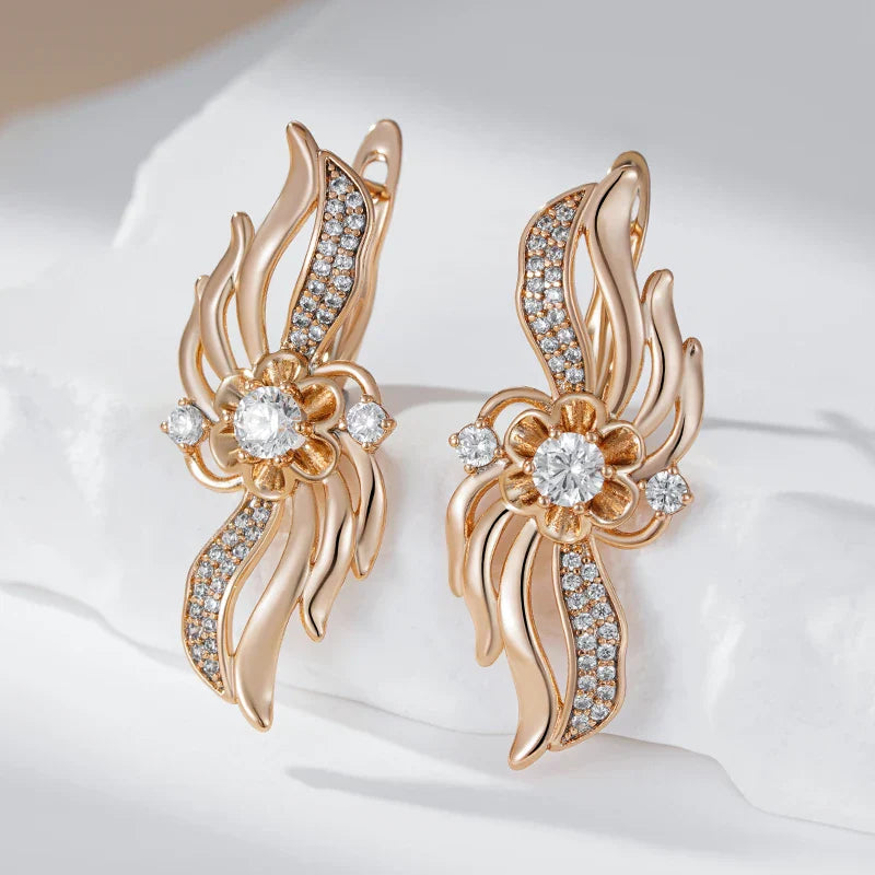 Elegantní náušnice z růžového zlata s květinovým designem