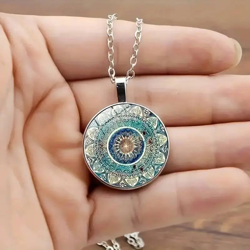 Stylový modrý mandala náhrdelník